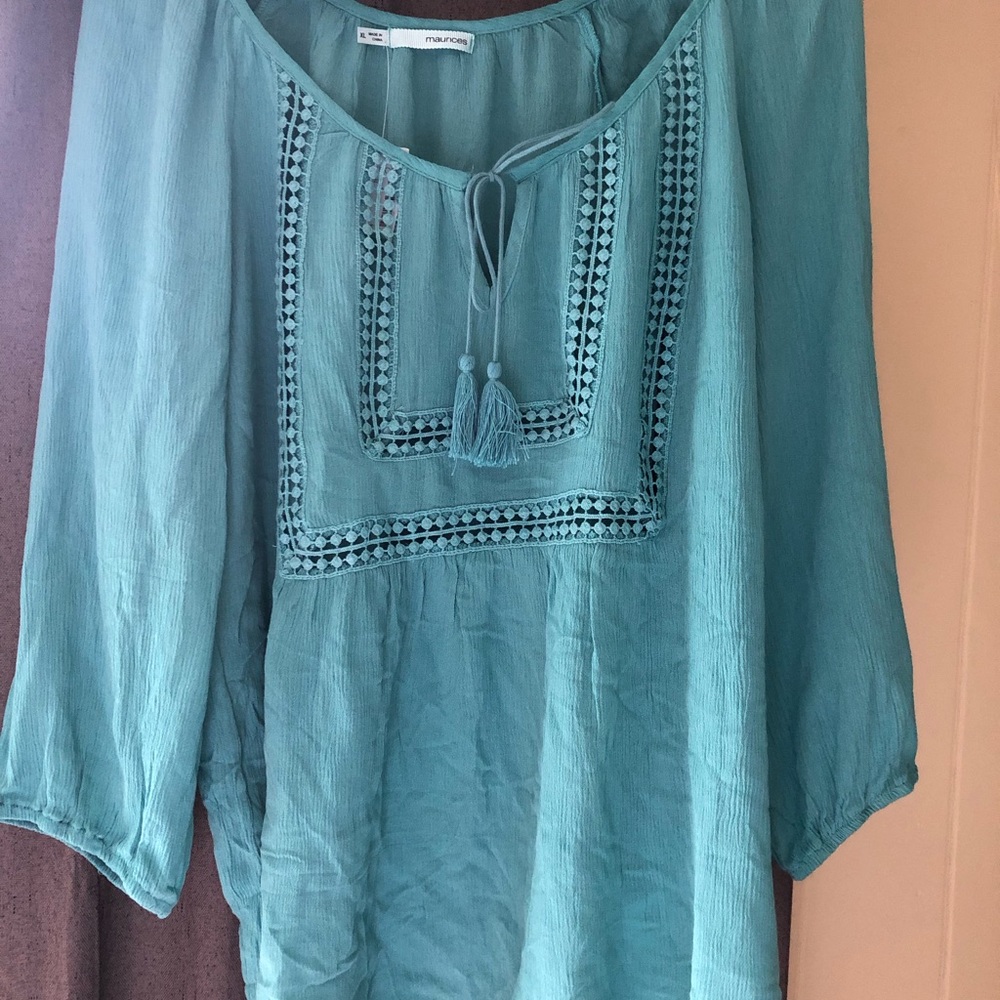 🍁NWT! ✨2/$20 Maurice’s XL top! ✨